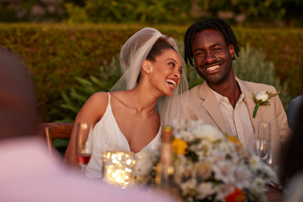 Robe noire à un mariage : comment l'accessoiriser sans se tromper