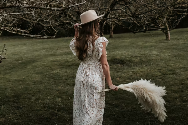 Robe bohème chic pour une invitée de mariage : le guide qui ne se démode jamais