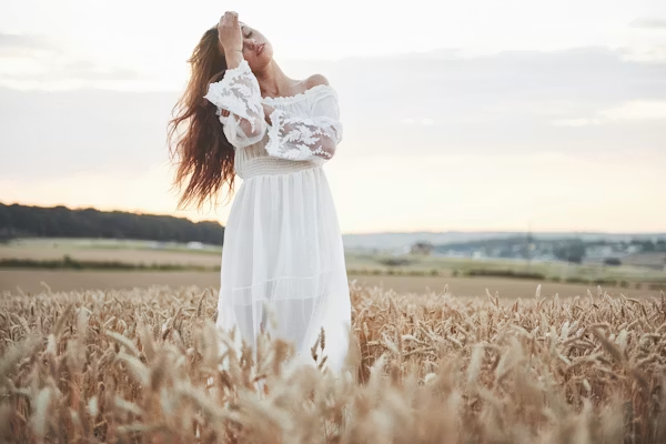 Robe longue pour invité mariage : le guide complet pour la choisir sans se tromper